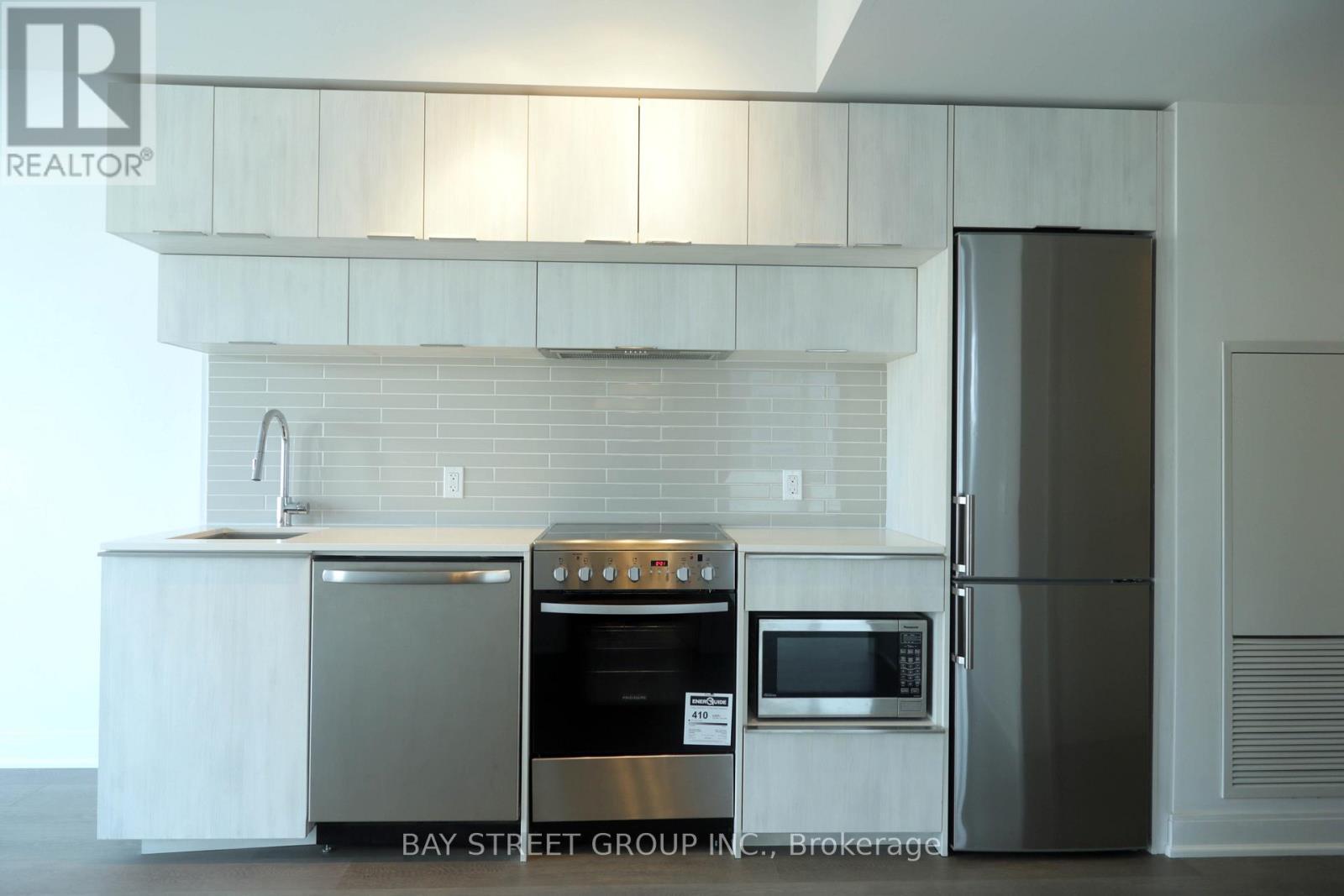 2711-1Br - 181 Dundas Street E, Toronto, ON - Indoor Photo Showing Kitchen With Upgraded Kitchen