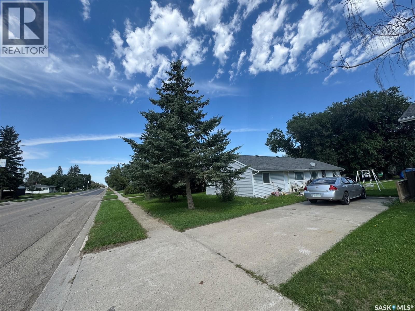421 Mckenzie Street, Outlook, SK - Outdoor