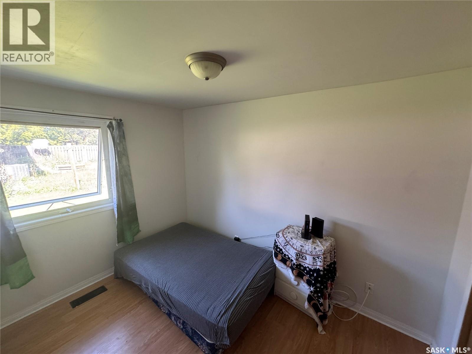 421 Mckenzie Street, Outlook, SK - Indoor Photo Showing Bedroom