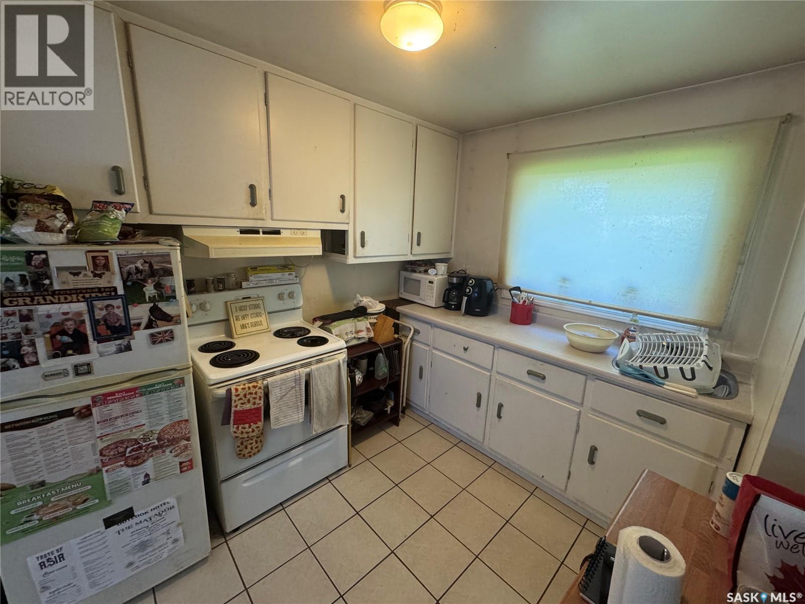 421 Mckenzie Street, Outlook, SK - Indoor Photo Showing Kitchen