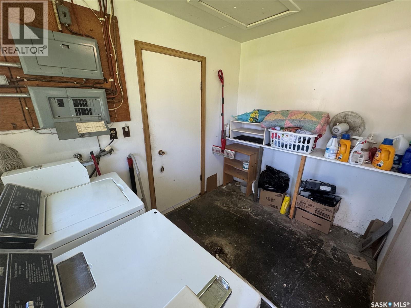 421 Mckenzie Street, Outlook, SK - Indoor