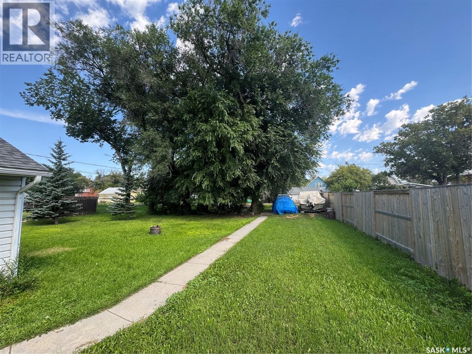 421 Mckenzie Street, Outlook, SK - Outdoor