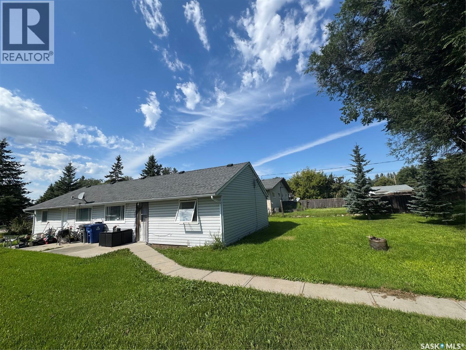 421 Mckenzie Street, Outlook, SK - Outdoor