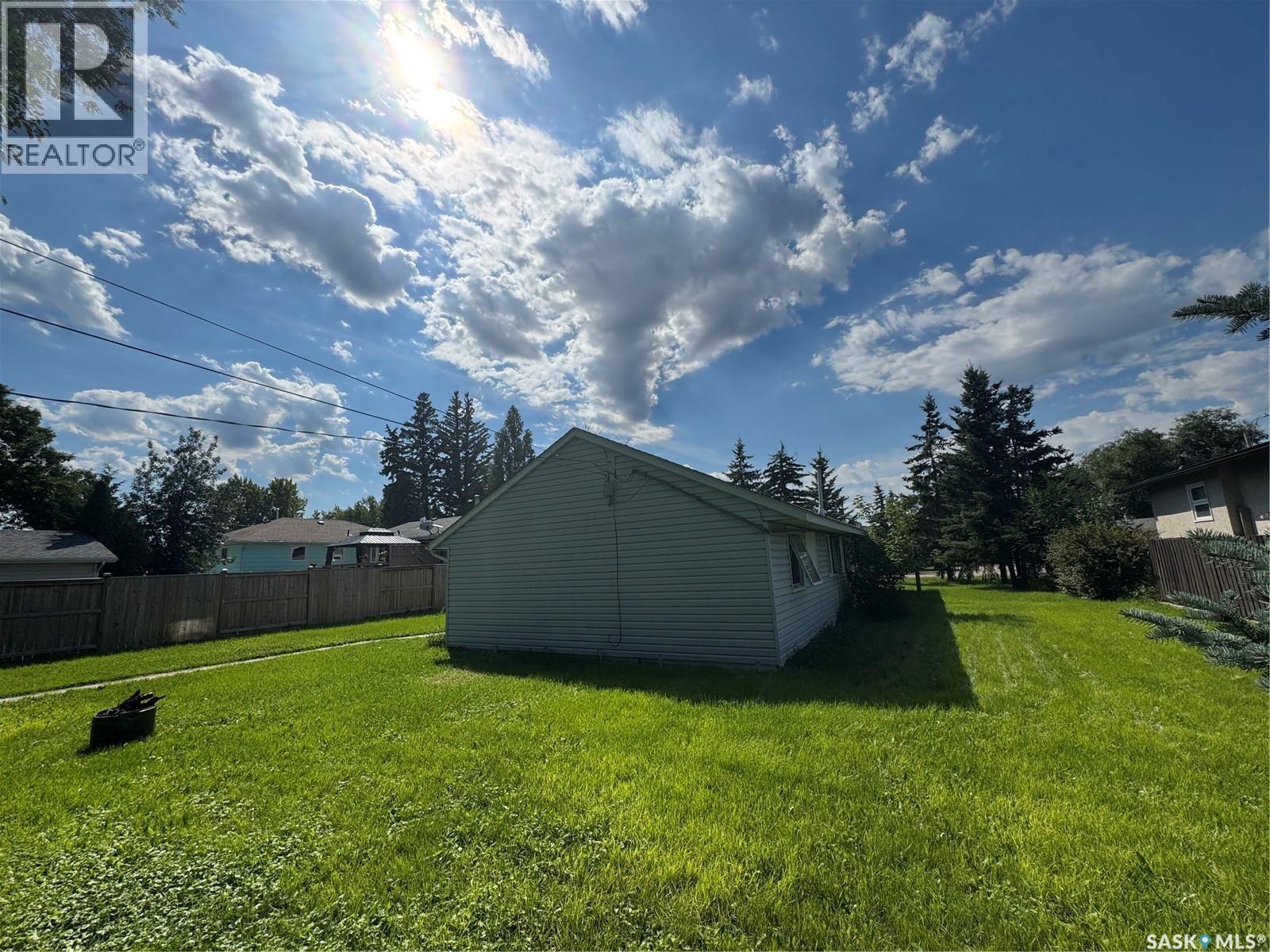 421 Mckenzie Street, Outlook, SK - Outdoor