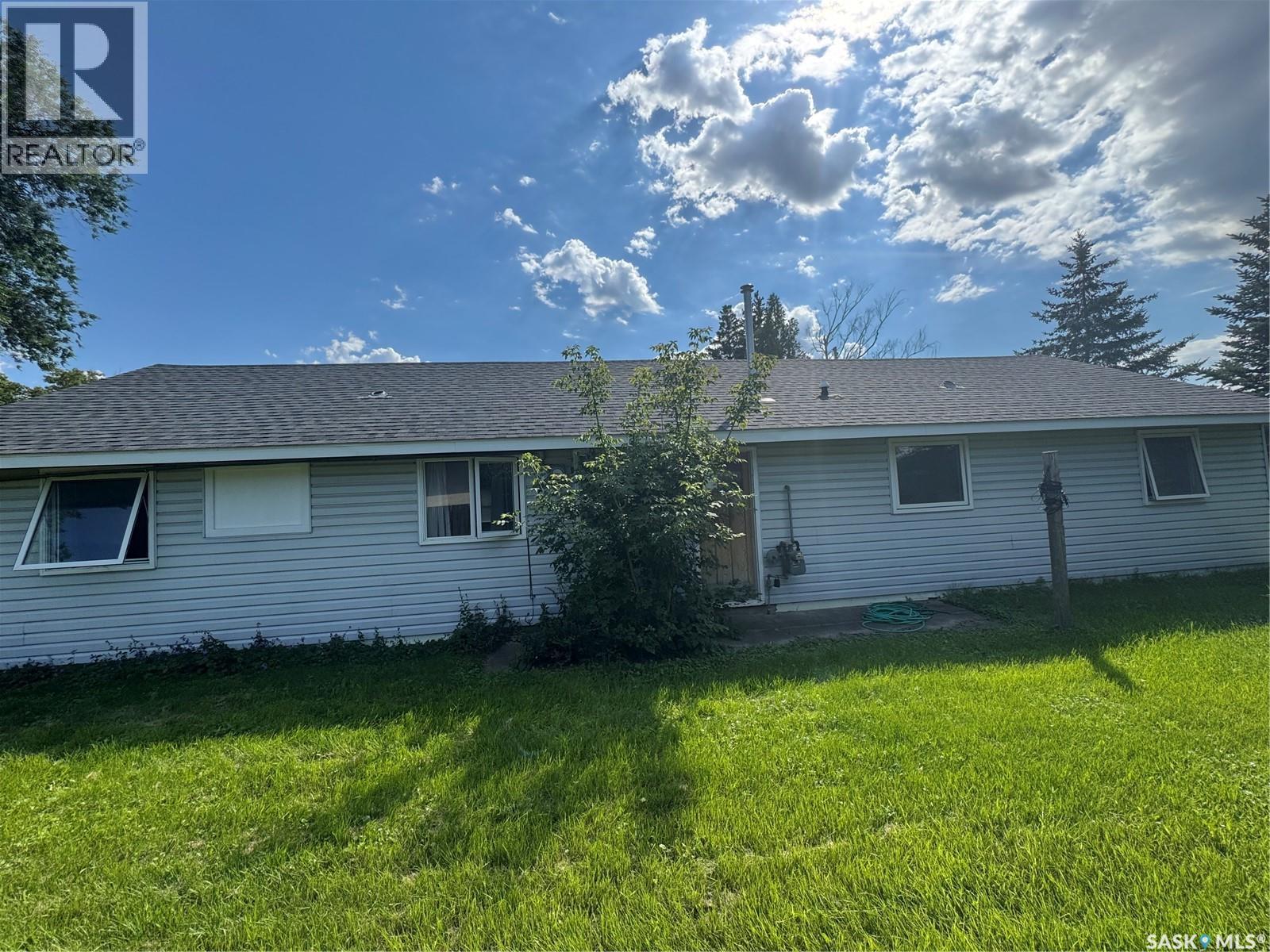 421 Mckenzie Street, Outlook, SK - Outdoor