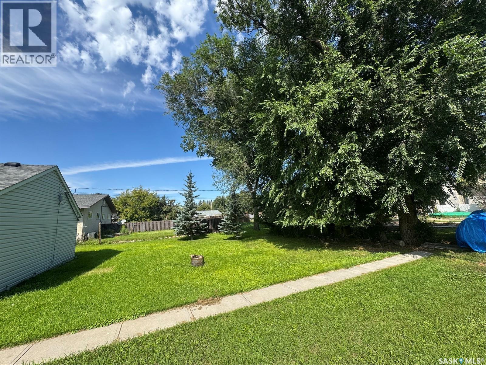 421 Mckenzie Street, Outlook, SK - Outdoor