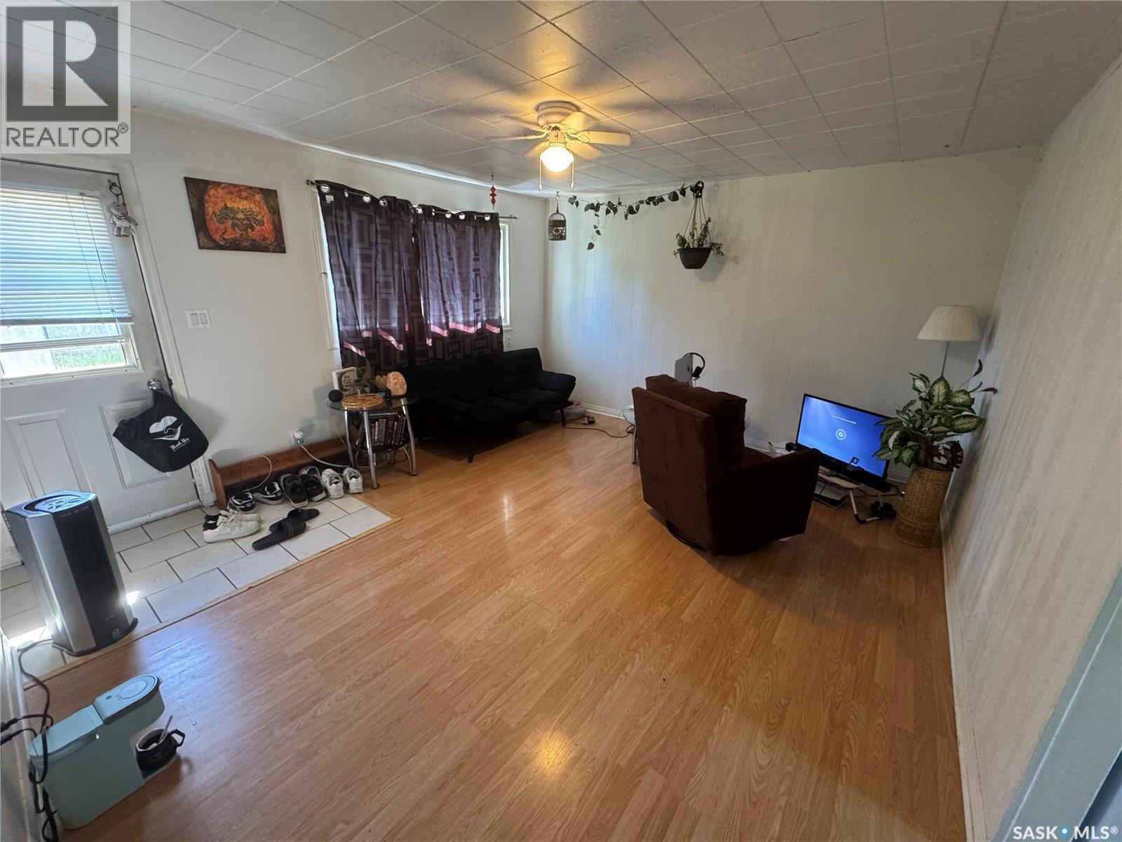 421 Mckenzie Street, Outlook, SK - Indoor Photo Showing Other Room