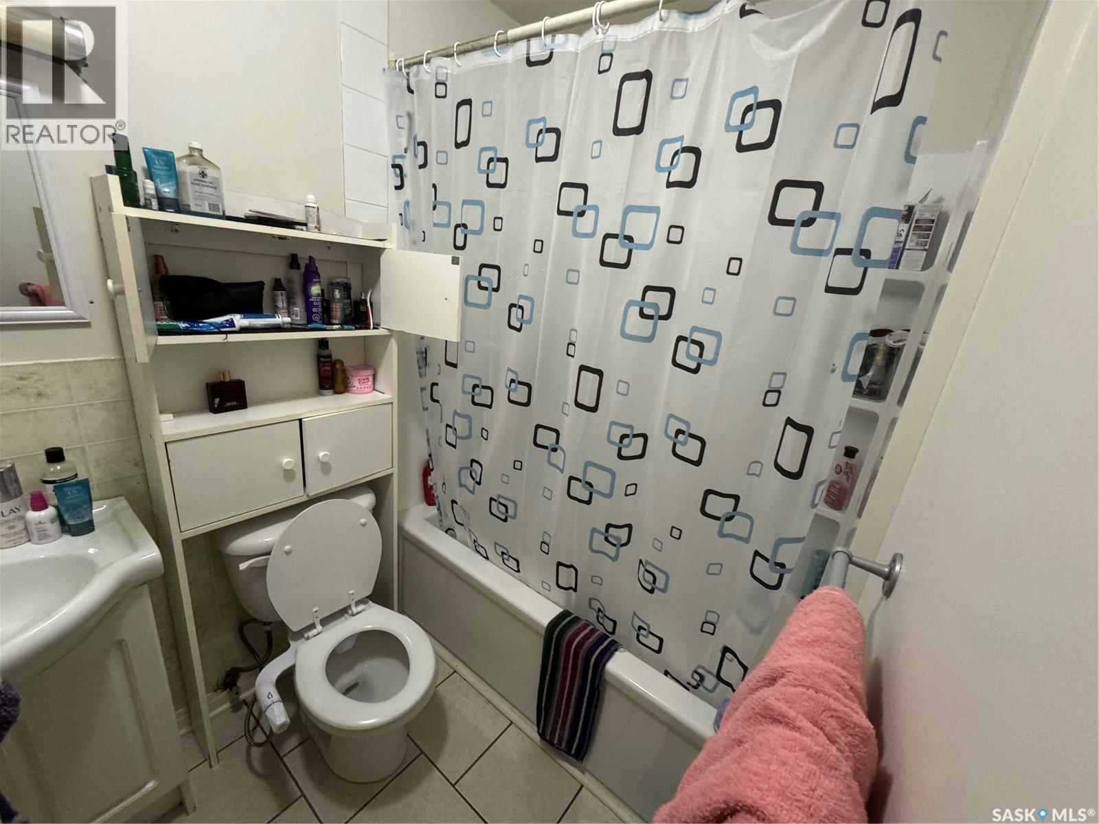 421 Mckenzie Street, Outlook, SK - Indoor Photo Showing Bathroom