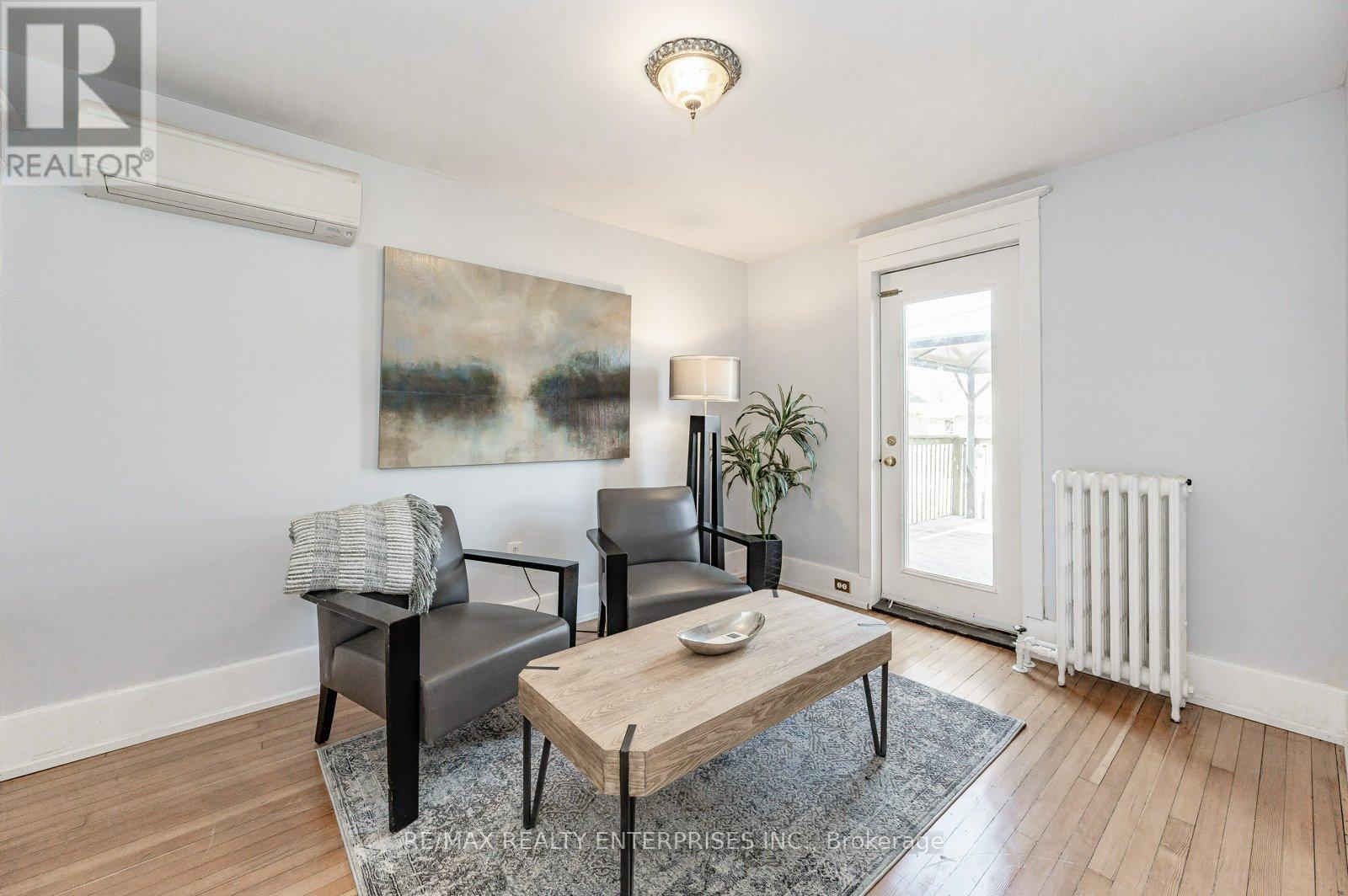 2 - 293 Dundas Street E, Hamilton, ON - Indoor Photo Showing Other Room