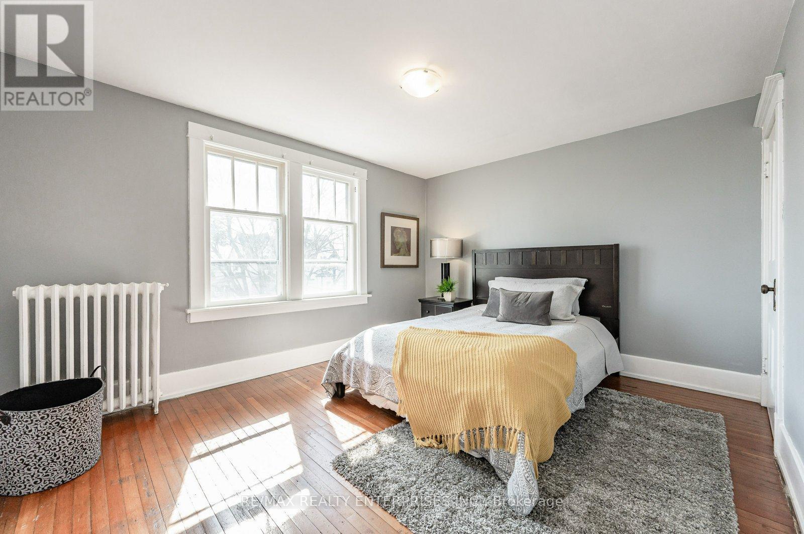 2 - 293 Dundas Street E, Hamilton, ON - Indoor Photo Showing Bedroom