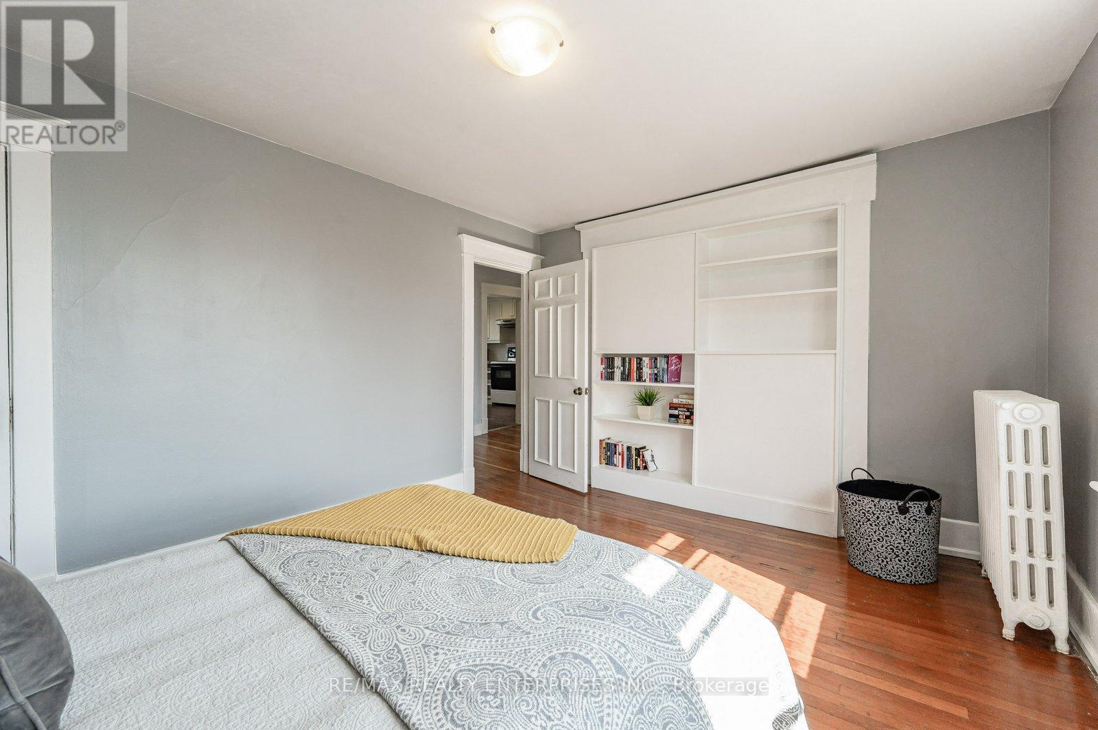 2 - 293 Dundas Street E, Hamilton, ON - Indoor Photo Showing Bedroom