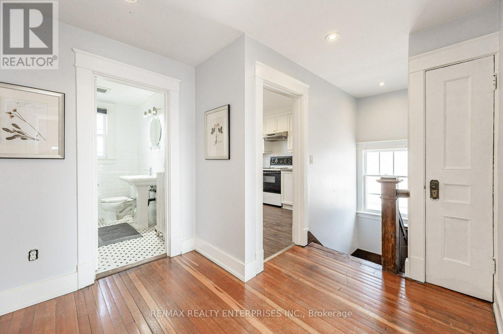 2 - 293 Dundas Street E, Hamilton, ON - Indoor Photo Showing Other Room