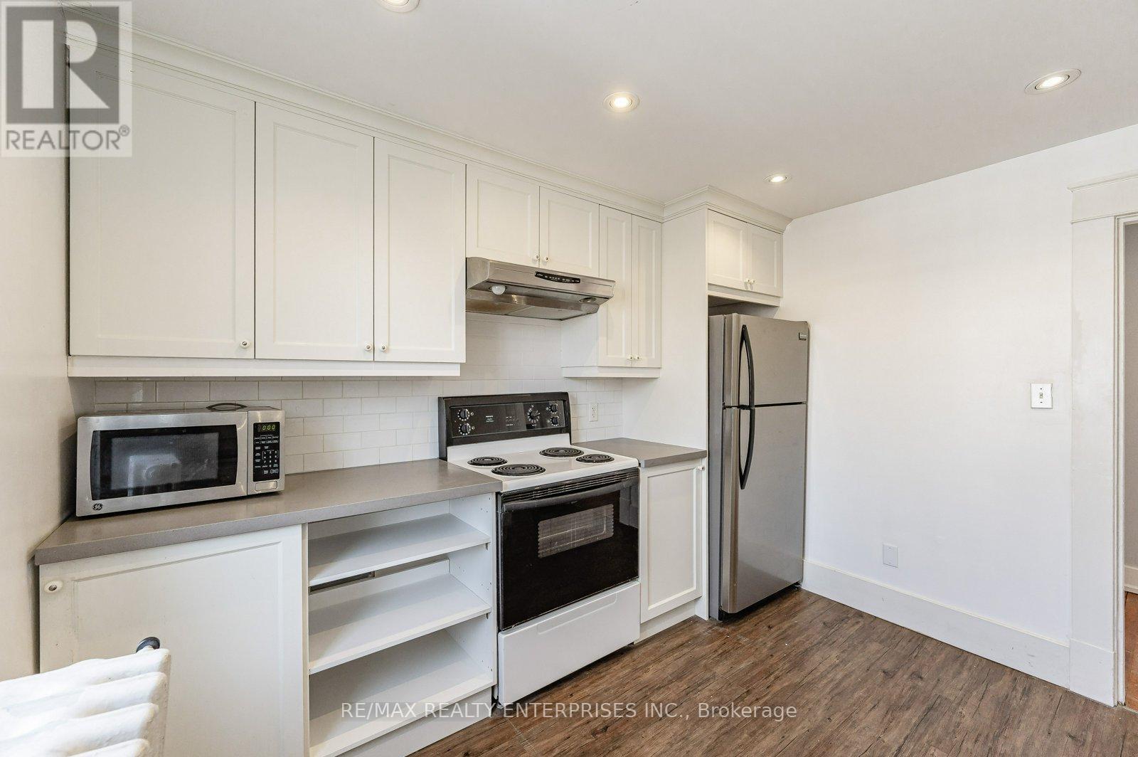 2 - 293 Dundas Street E, Hamilton, ON - Indoor Photo Showing Kitchen