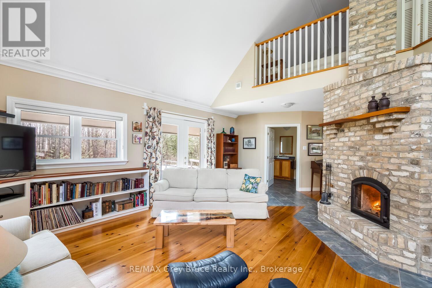 20 Maple Drive, Northern Bruce Peninsula, ON - Indoor Photo Showing Living Room With Fireplace