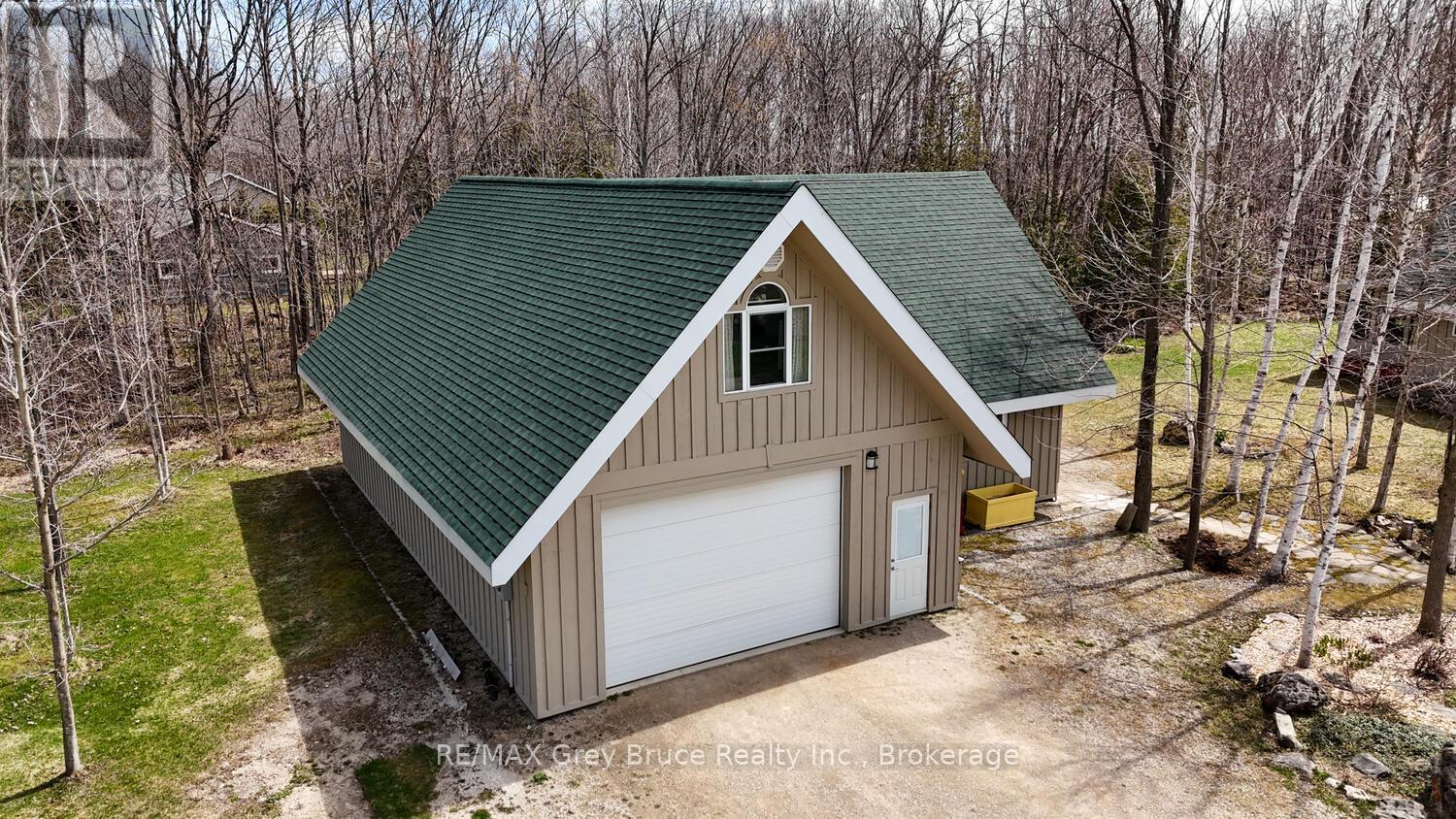 Spacious detached garage - 20 Maple Drive, Northern Bruce Peninsula, ON - Outdoor