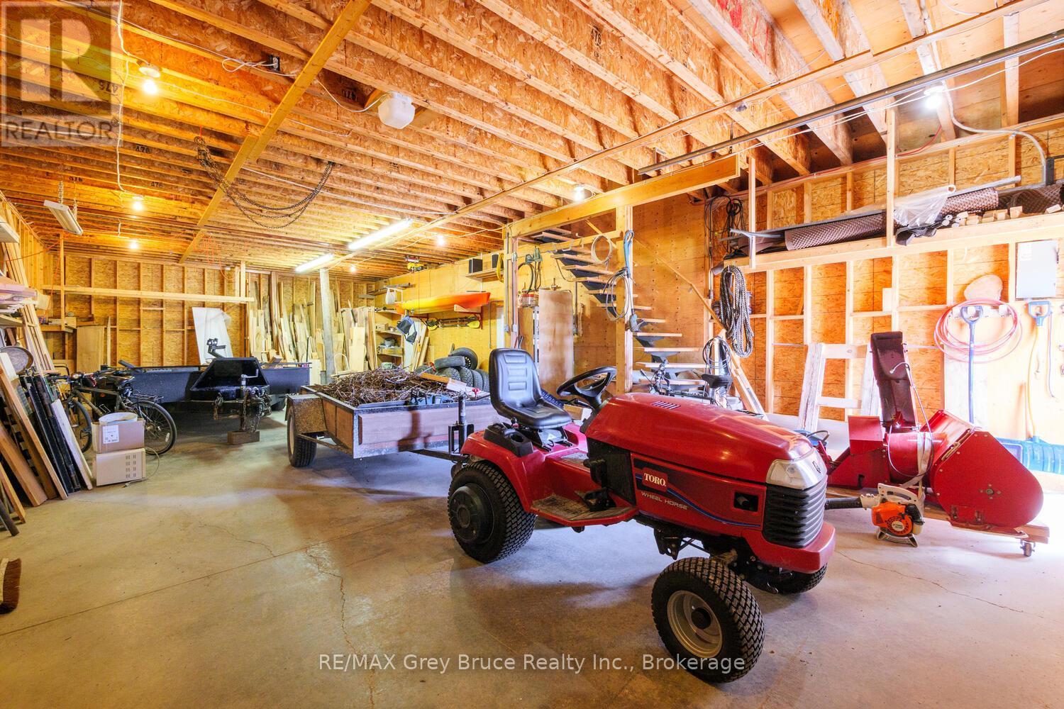 20 Maple Drive, Northern Bruce Peninsula, ON - Indoor Photo Showing Garage