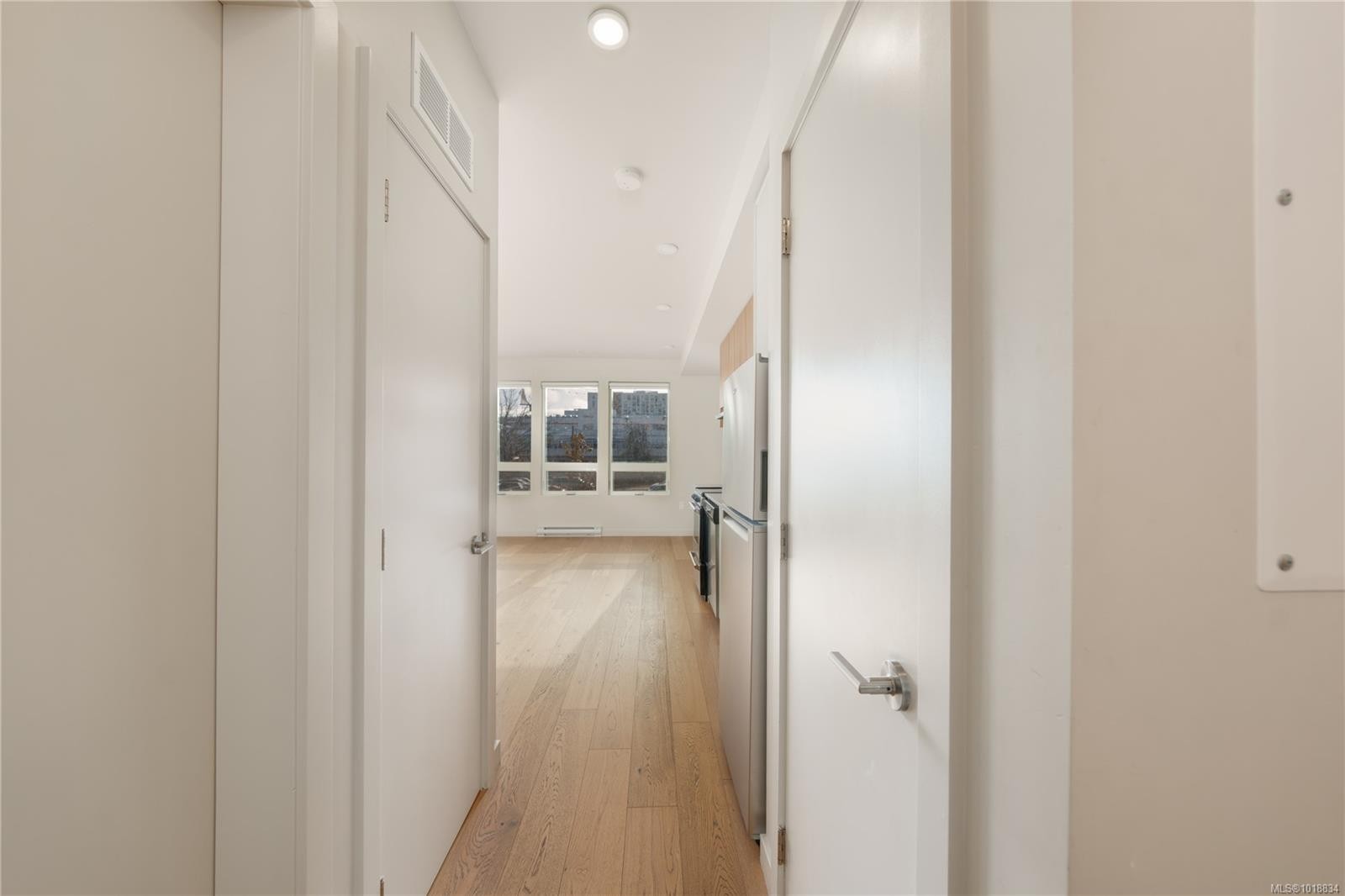 210-629 Speed Ave, Victoria, BC - Indoor Photo Showing Other Room