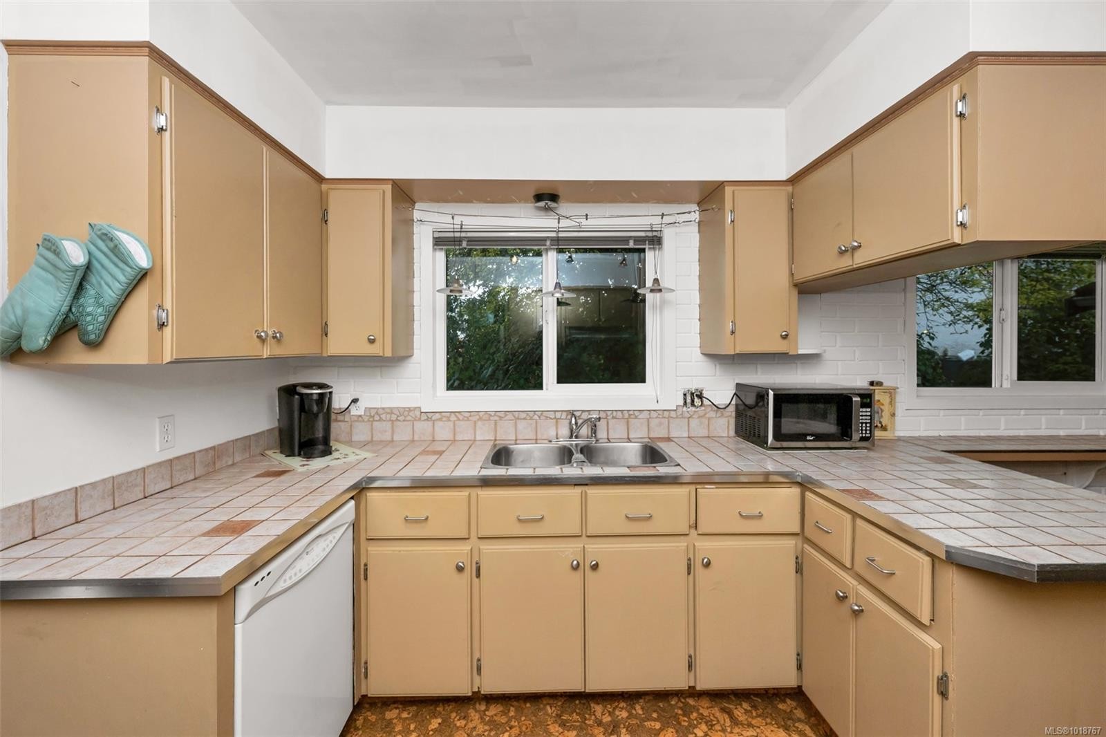 2700 Rainville Rd, Langford, BC