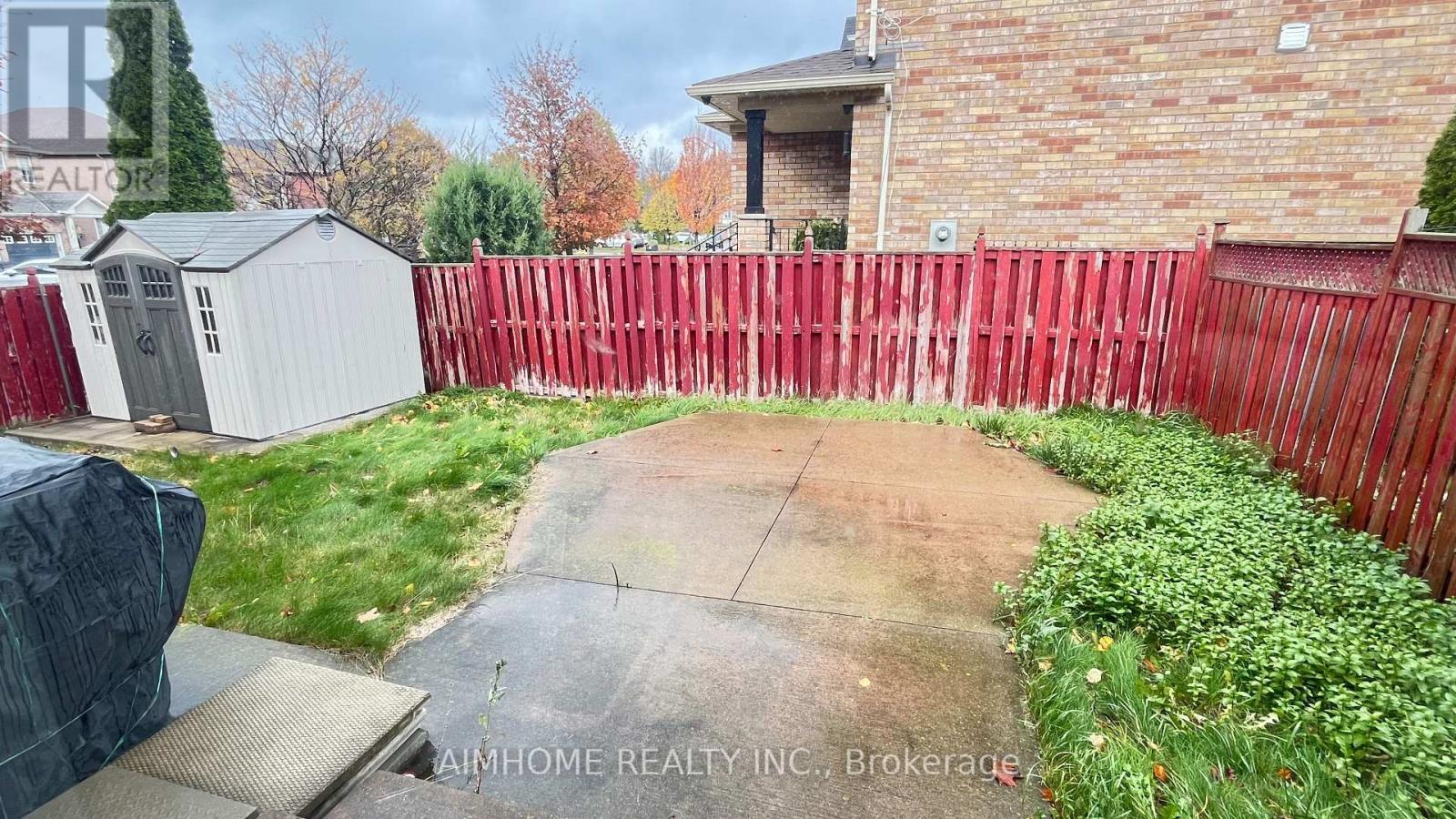 Main And Upper - 881 Knotty Pine Grove, Mississauga, ON - Outdoor