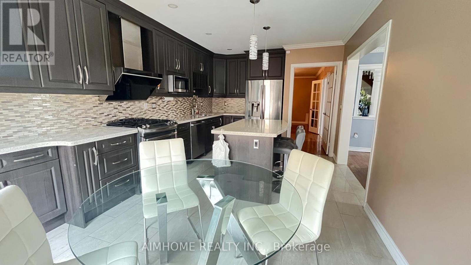 Main And Upper - 881 Knotty Pine Grove, Mississauga, ON - Indoor Photo Showing Kitchen With Upgraded Kitchen