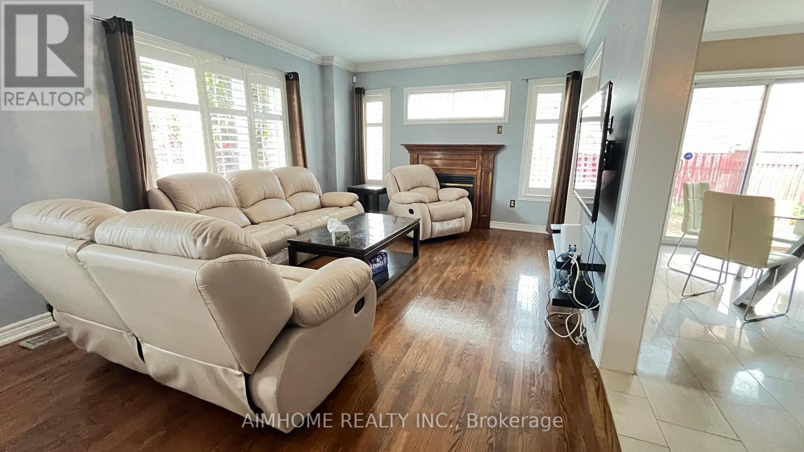 Main And Upper - 881 Knotty Pine Grove, Mississauga, ON - Indoor Photo Showing Living Room