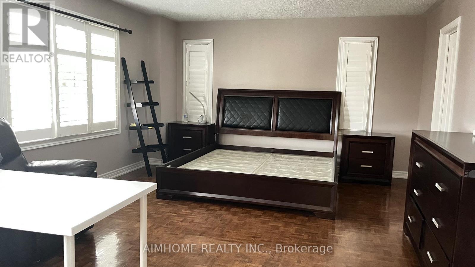 Main And Upper - 881 Knotty Pine Grove, Mississauga, ON - Indoor