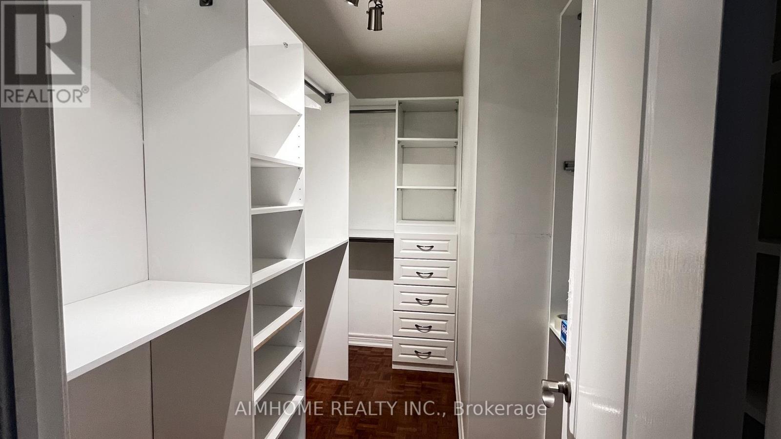 Main And Upper - 881 Knotty Pine Grove, Mississauga, ON - Indoor