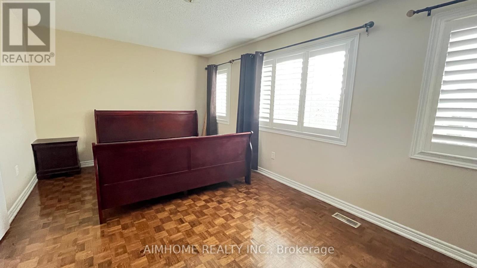 Main And Upper - 881 Knotty Pine Grove, Mississauga, ON - Indoor Photo Showing Other Room