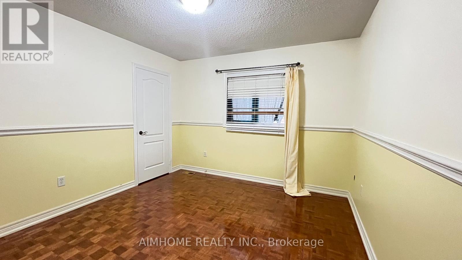 Main And Upper - 881 Knotty Pine Grove, Mississauga, ON - Indoor Photo Showing Other Room