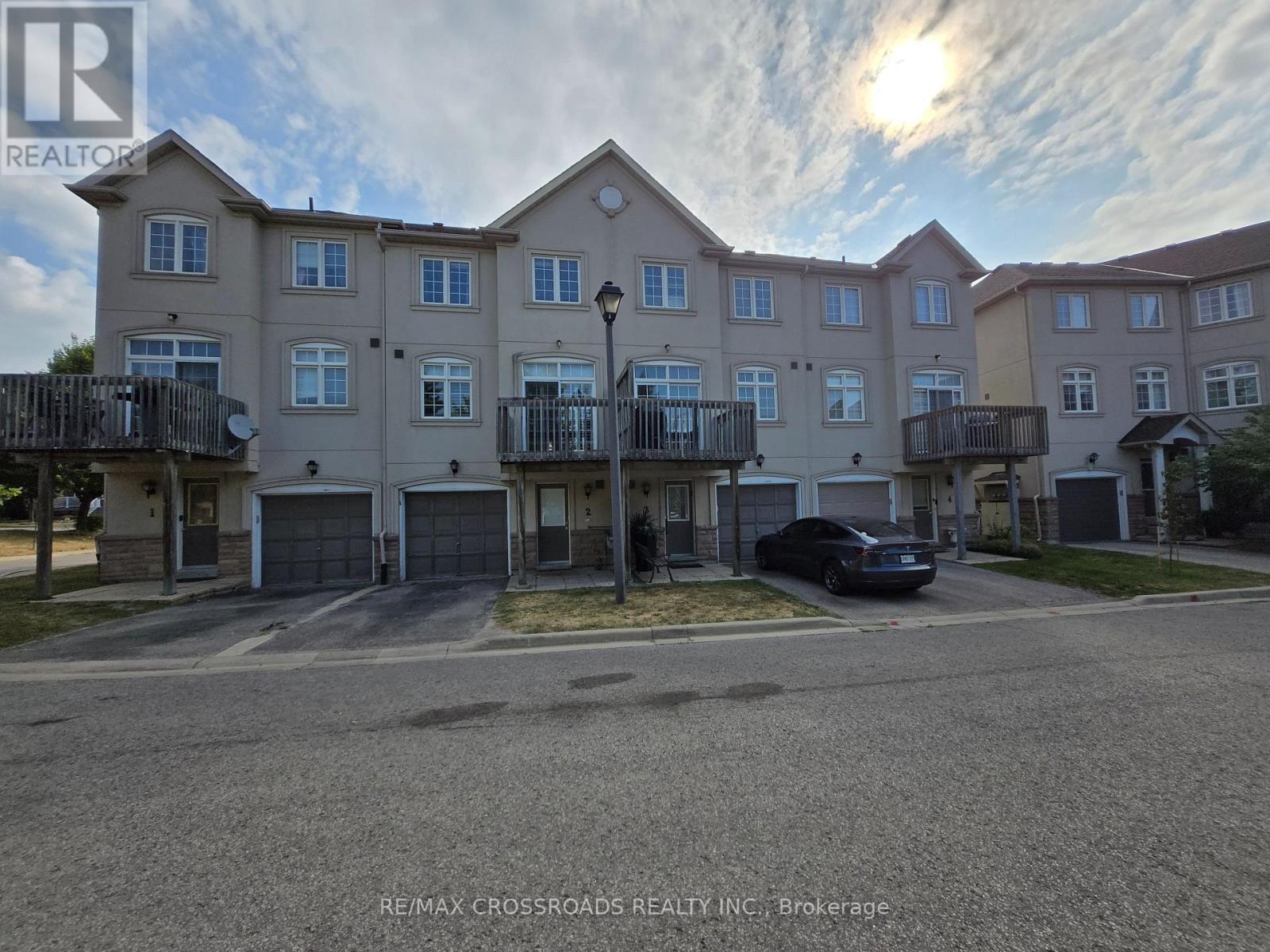 2 - 10 Post Oak Drive, Richmond Hill, ON - Outdoor With Balcony With Facade