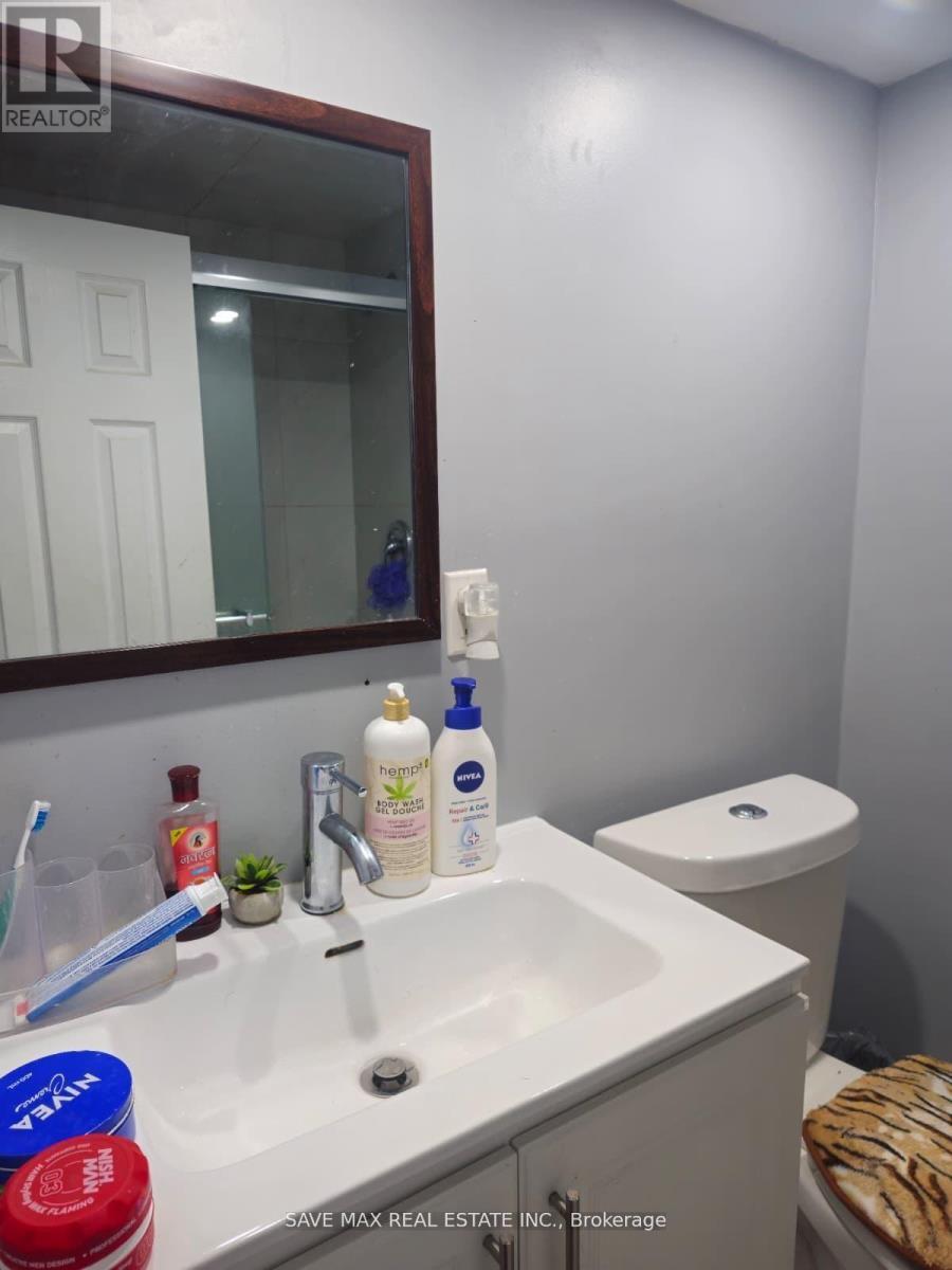 17 Tregate Crescent, Brampton, ON - Indoor Photo Showing Bathroom