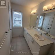 Master ensuite bathroom -