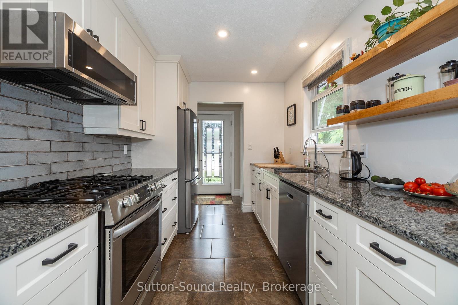 1160 12Th Street E, Owen Sound, ON - Indoor Photo Showing Kitchen With Upgraded Kitchen