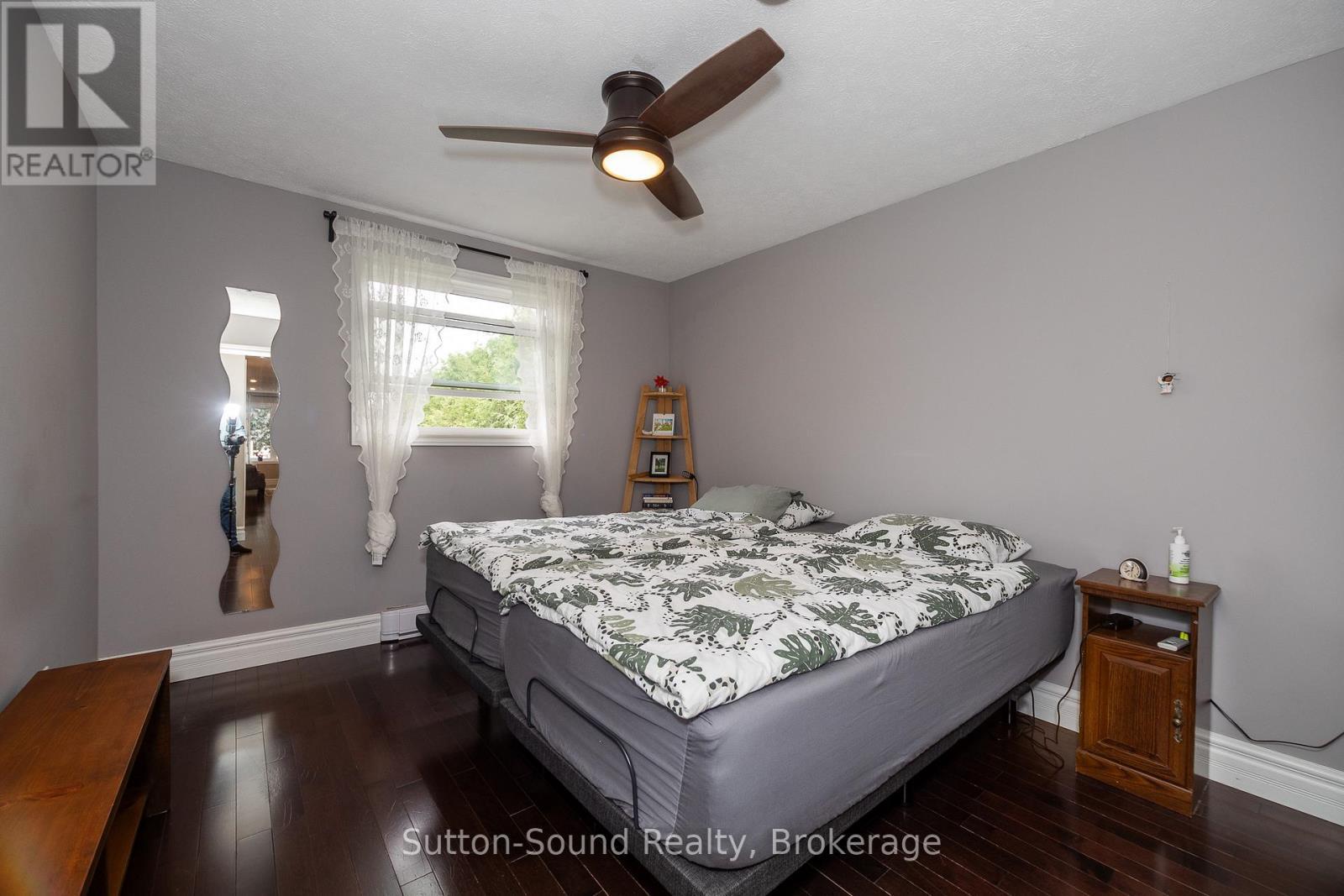 1160 12Th Street E, Owen Sound, ON - Indoor Photo Showing Bedroom