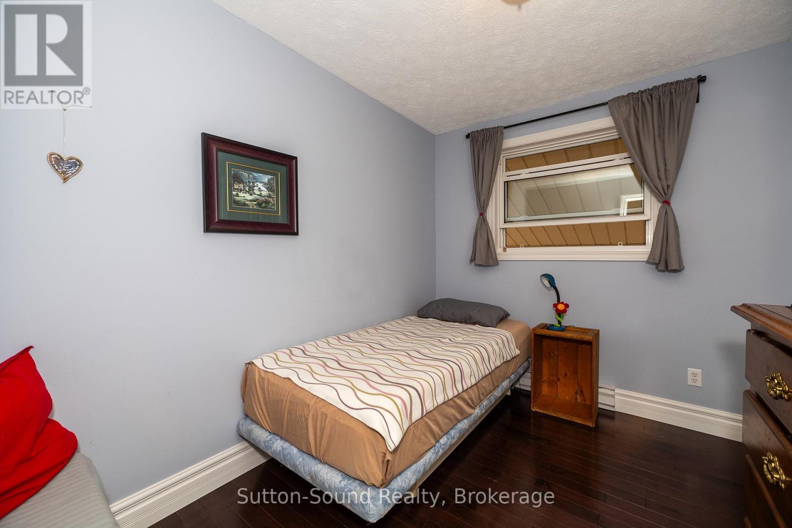 1160 12Th Street E, Owen Sound, ON - Indoor Photo Showing Bedroom