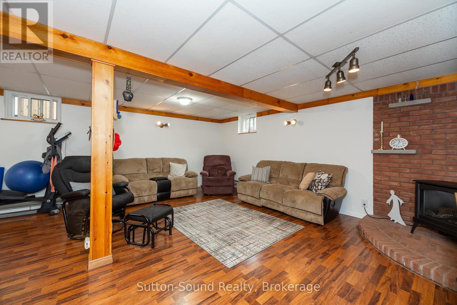 1160 12Th Street E, Owen Sound, ON - Indoor With Fireplace