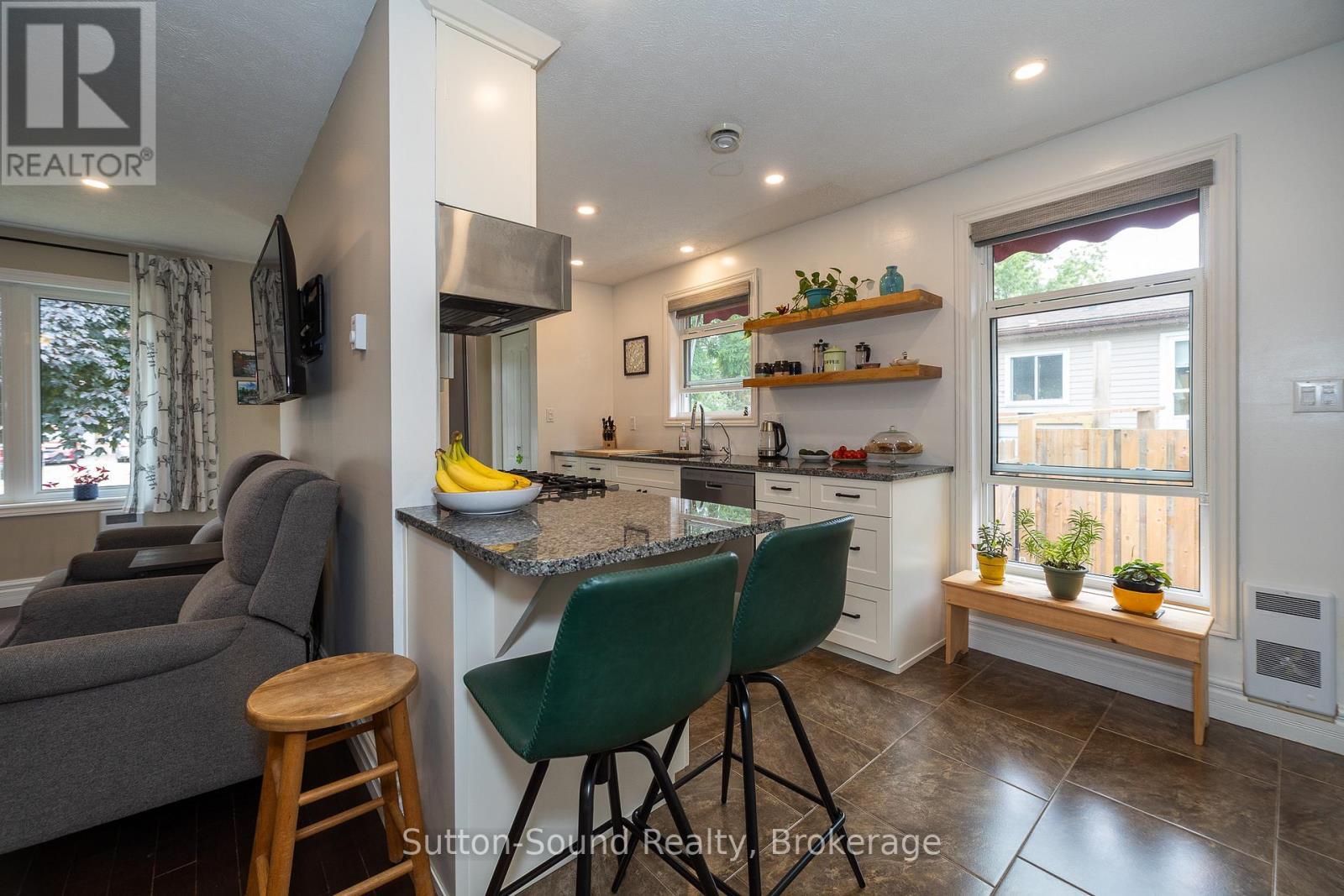 1160 12Th Street E, Owen Sound, ON - Indoor