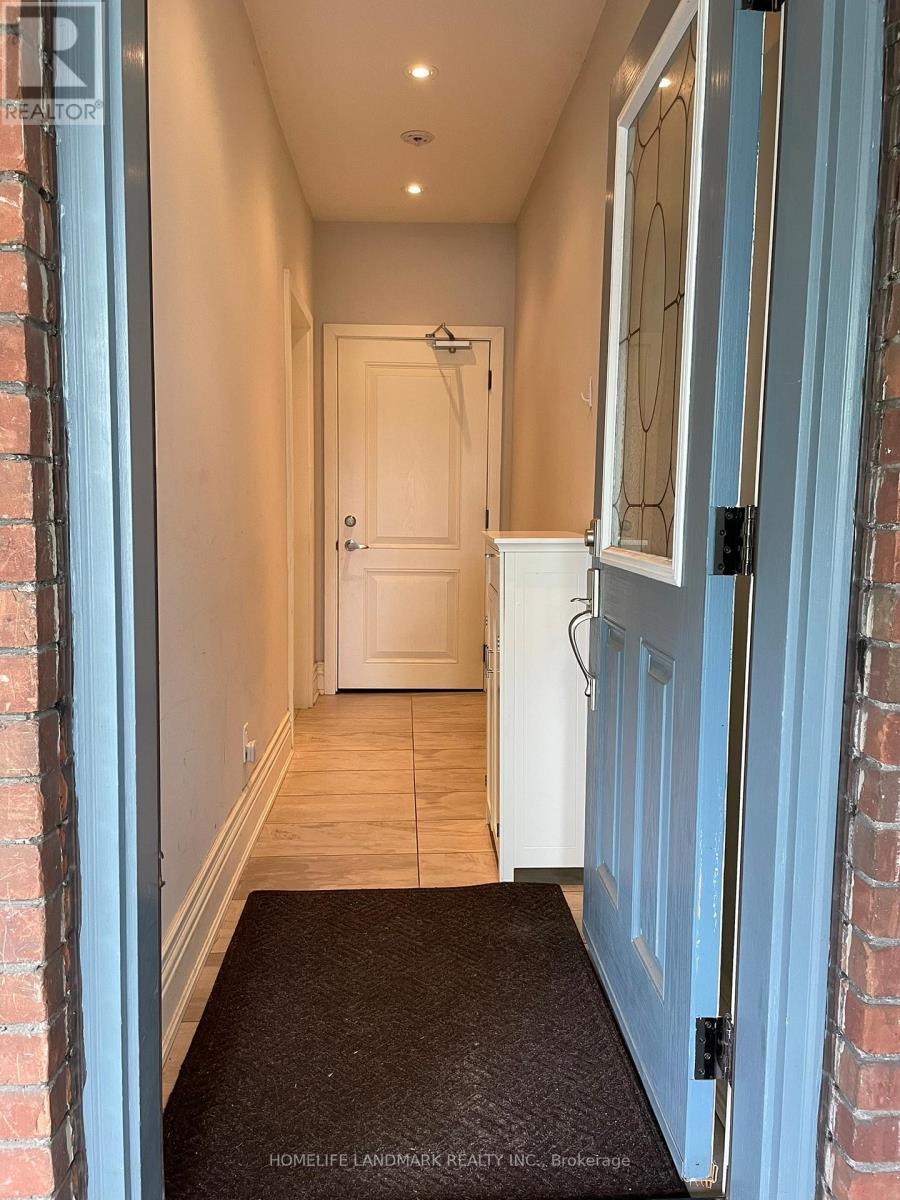 Upper - 186 Kingston Road, Toronto, ON - Indoor Photo Showing Other Room