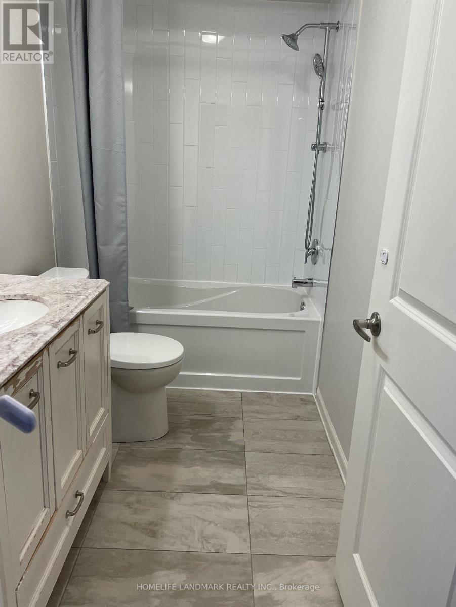 Upper - 186 Kingston Road, Toronto, ON - Indoor Photo Showing Bathroom