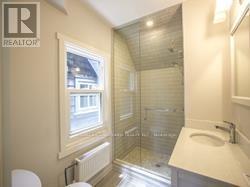 Upper - 186 Kingston Road, Toronto, ON - Indoor Photo Showing Bathroom