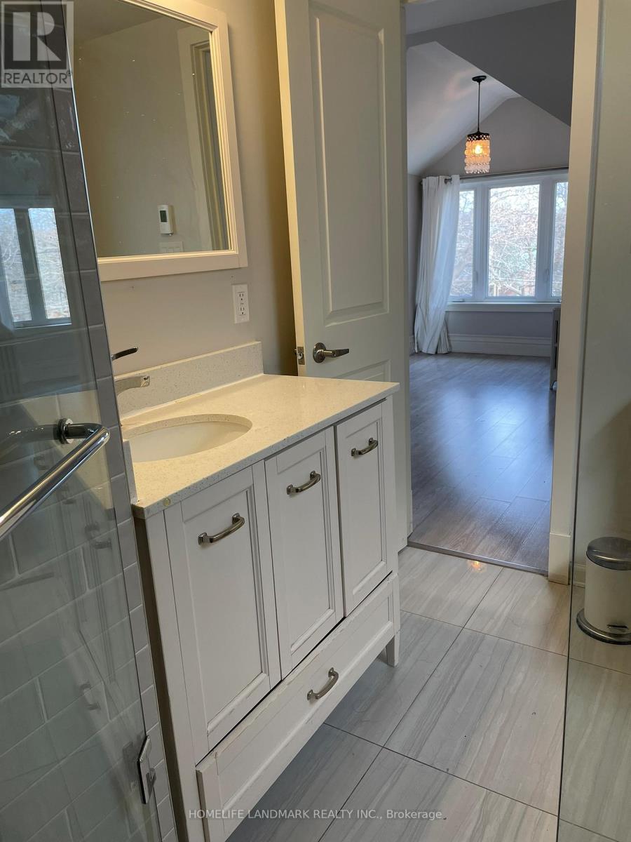 Upper - 186 Kingston Road, Toronto, ON - Indoor Photo Showing Bathroom