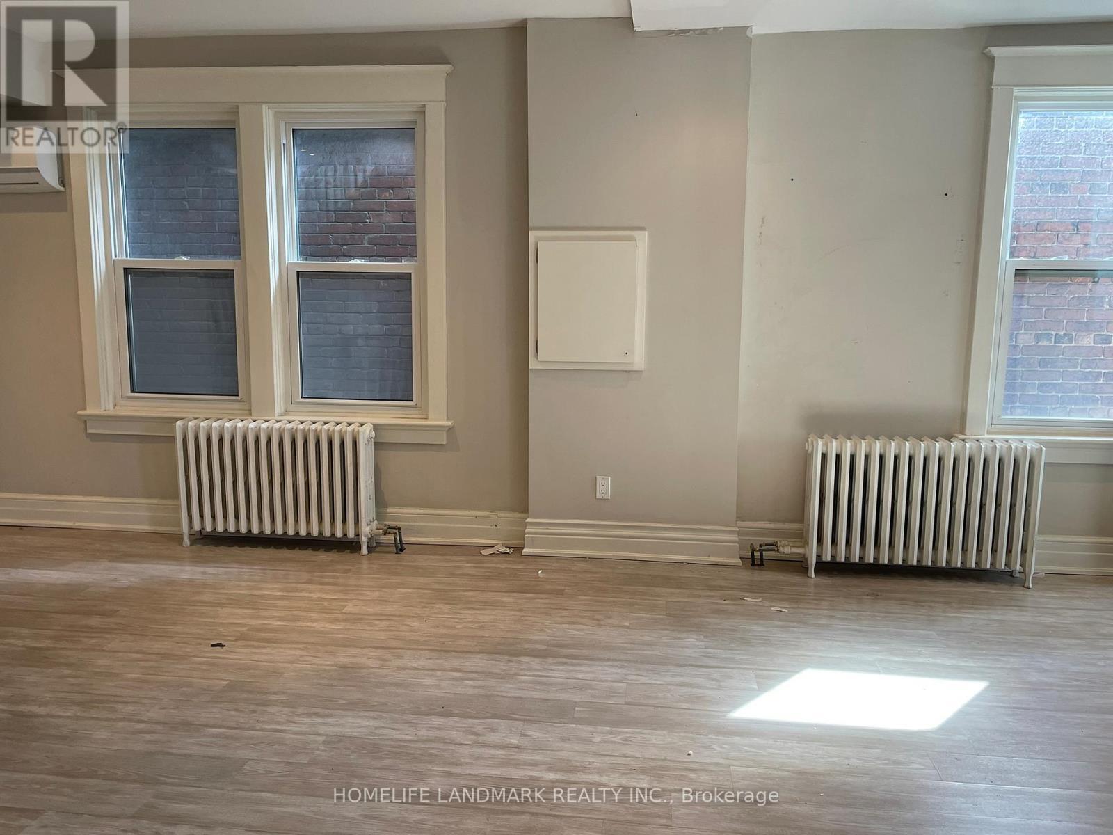 Upper - 186 Kingston Road, Toronto, ON - Indoor Photo Showing Other Room