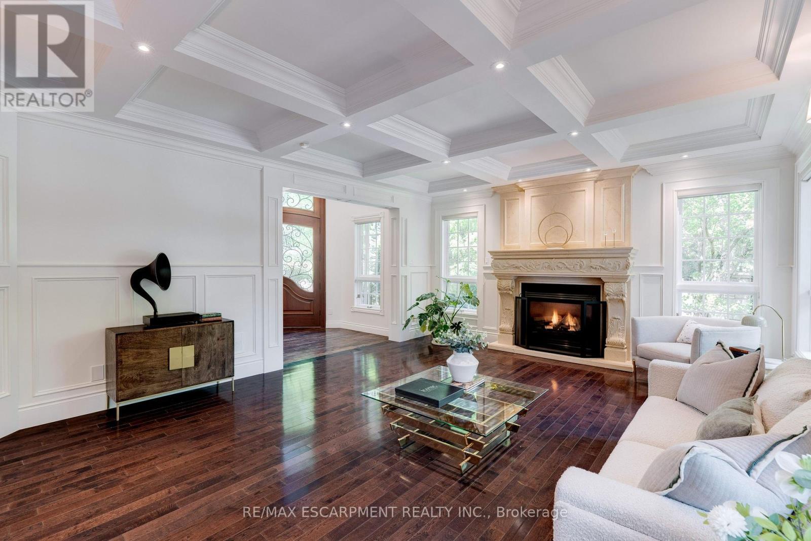 106 Appleby Place, Burlington, ON - Indoor Photo Showing Living Room With Fireplace