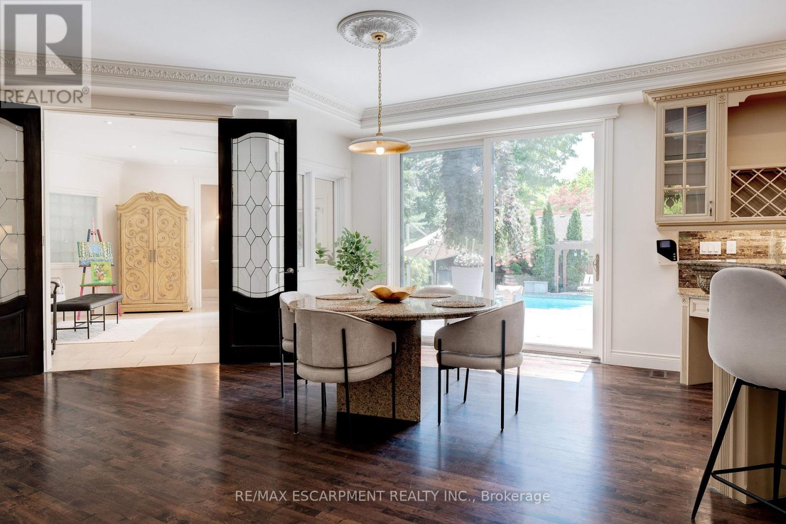 106 Appleby Place, Burlington, ON - Indoor Photo Showing Dining Room
