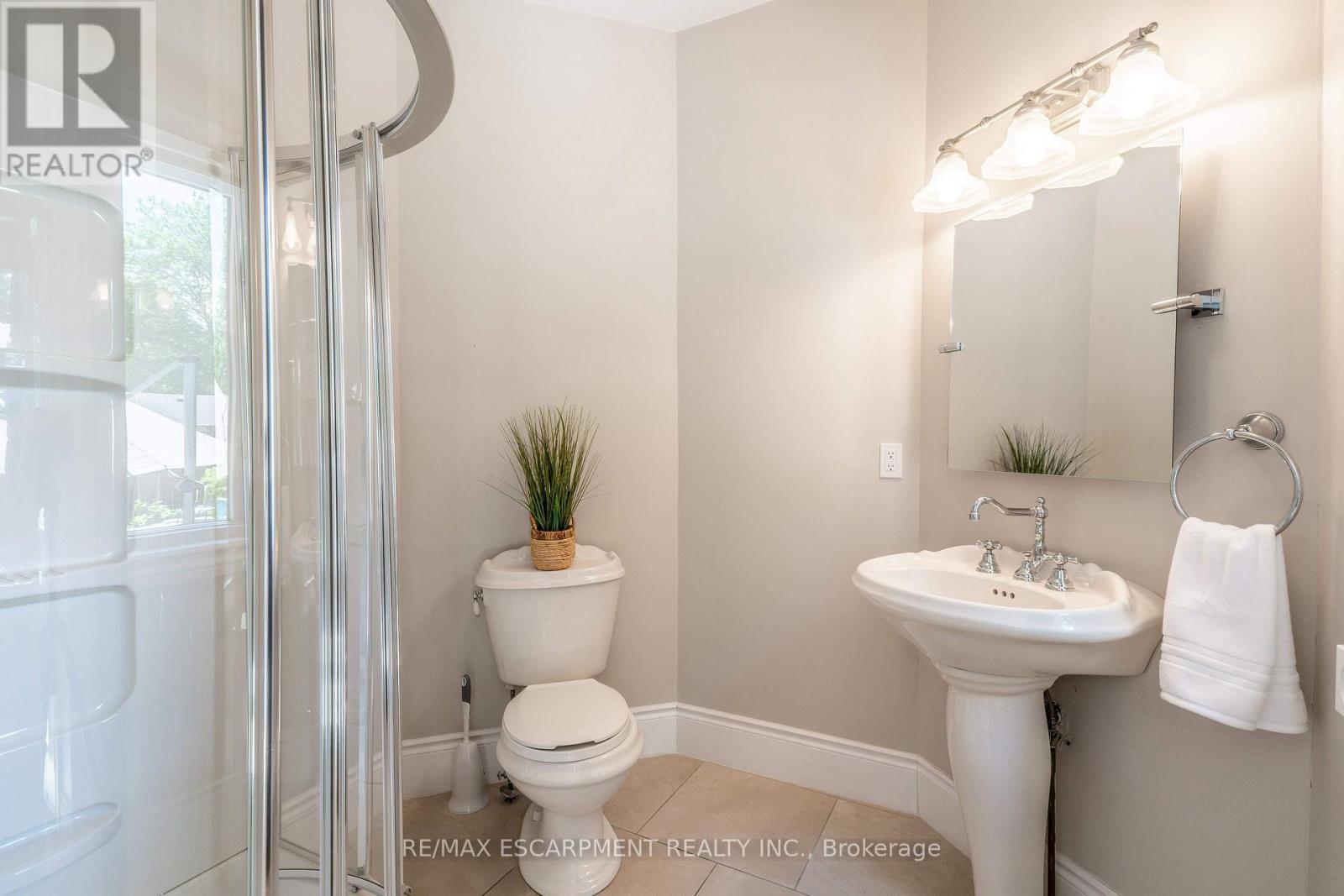 106 Appleby Place, Burlington, ON - Indoor Photo Showing Bathroom