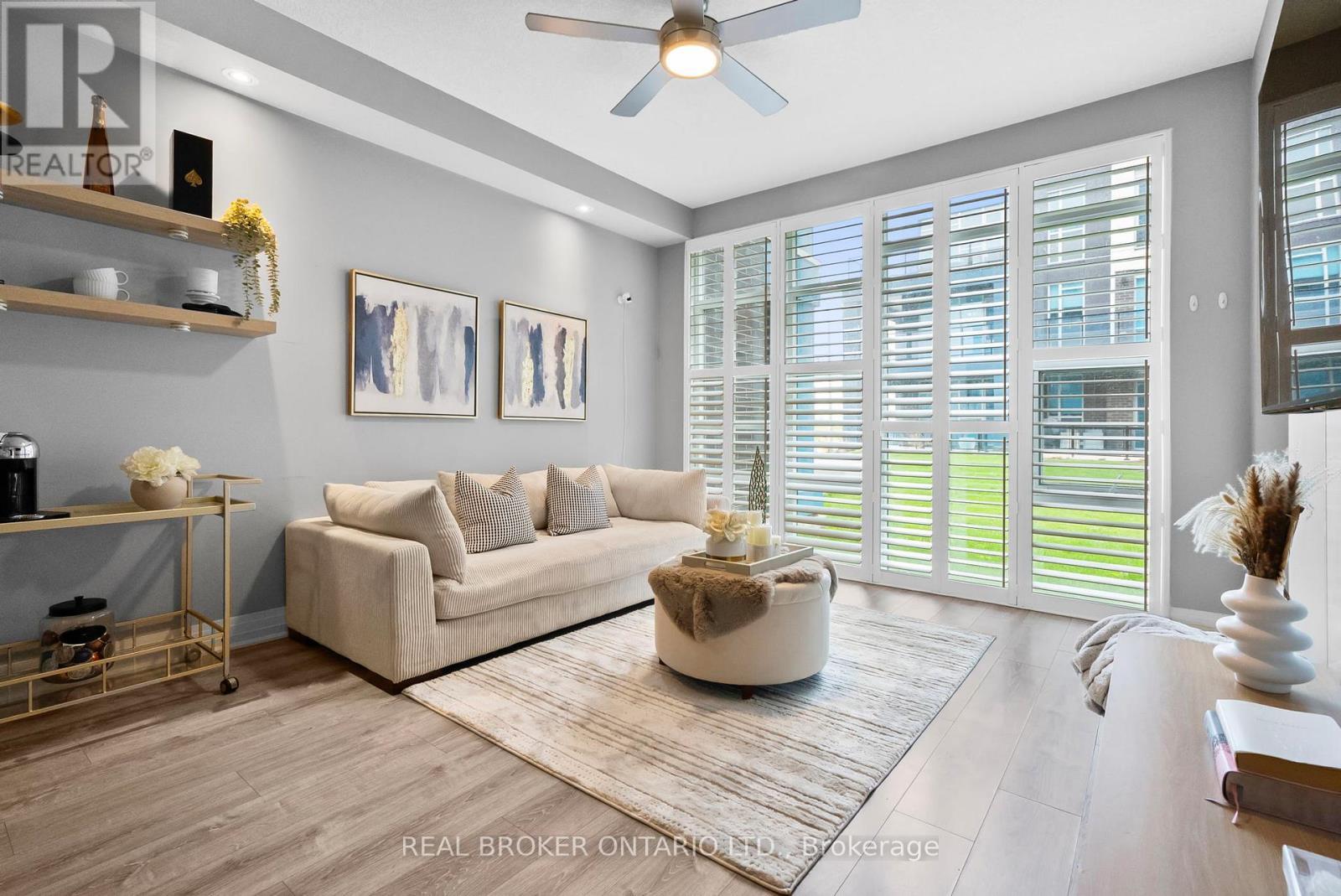 110 - 10 Concord Place W, Grimsby, ON - Indoor Photo Showing Living Room