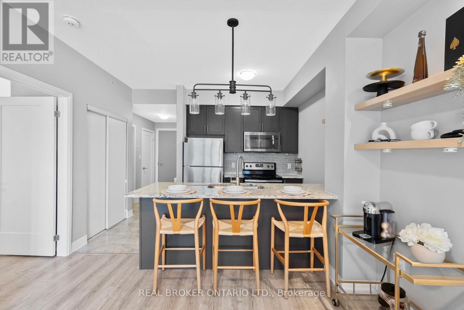 110 - 10 Concord Place W, Grimsby, ON - Indoor Photo Showing Kitchen