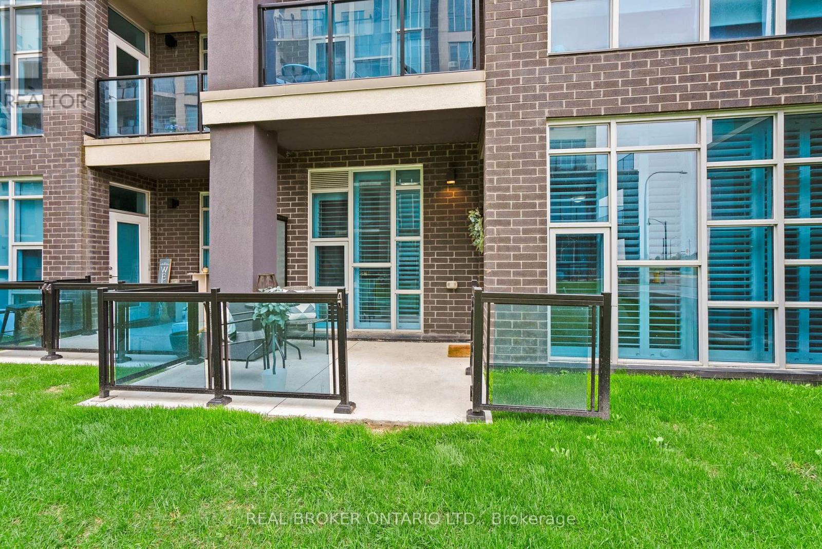 110 - 10 Concord Place W, Grimsby, ON - Outdoor