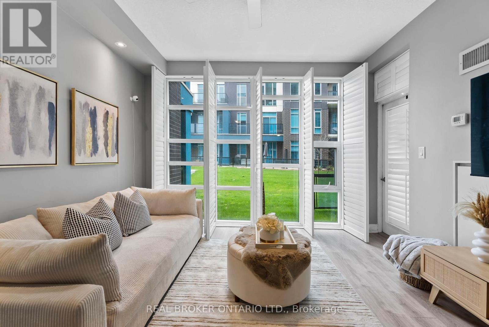 110 - 10 Concord Place W, Grimsby, ON - Indoor