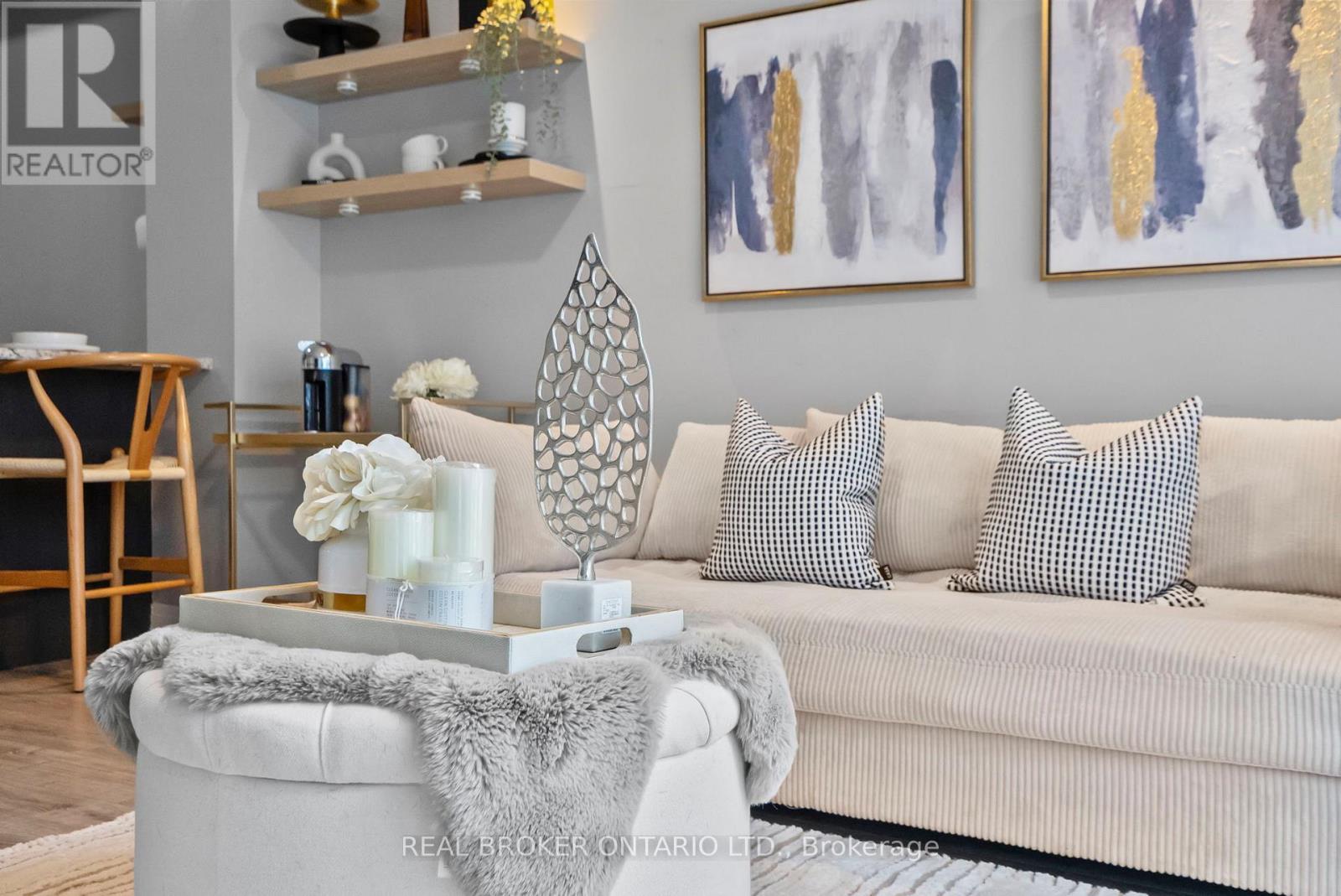 110 - 10 Concord Place W, Grimsby, ON - Indoor